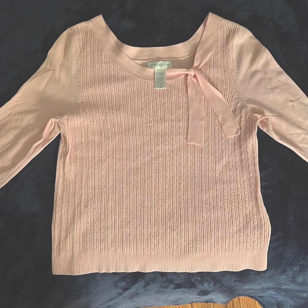 Lightweight 3/4 length sleeve sweater.